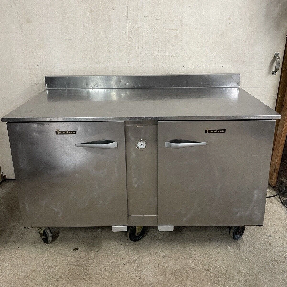 182-0115 Traulsen UHT60-LR Self Contained Undercounter Worktop Cooler