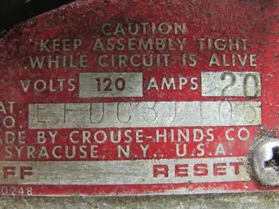 CROUSE HINDS EFDC 31105 120/240 VAC Explosionproof Circuit Breaker 20A  1" Hubs