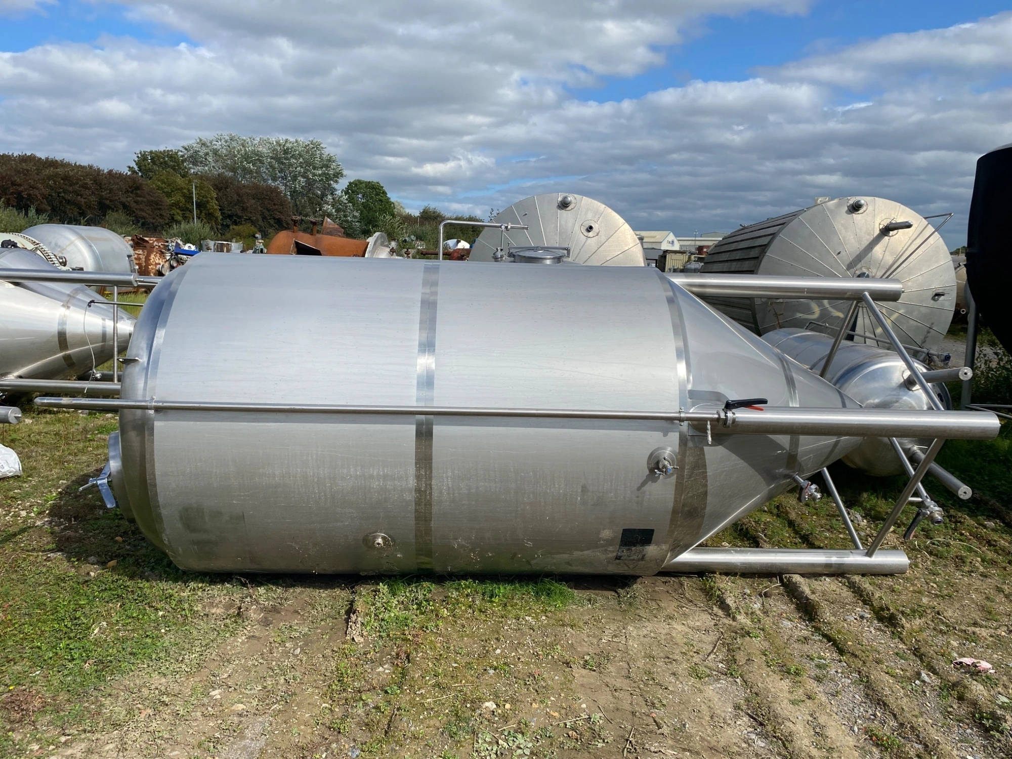 Used _UNKNOWN_ 6,400 Litre Stainless Steel Tanks GB | Perry Equipment #1142423