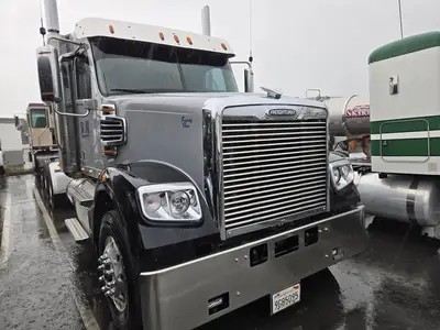 USED 2023 FREIGHTLINER CORONADO 122 SD