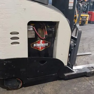 USED 2016 CROWN RR5725-45