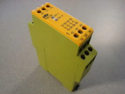 Pilz PZE X4 Safety Relay Monitor Expander Module Used