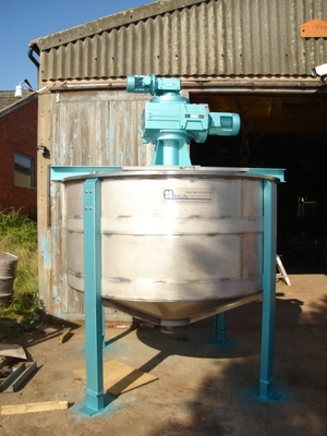 4,500L Stainless Steel Enclosed Tank