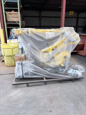 Used 2021 Fanuc R-2000iC/125L A-Cab Robots Wisconsin US | Machine Tool Bids #1518790