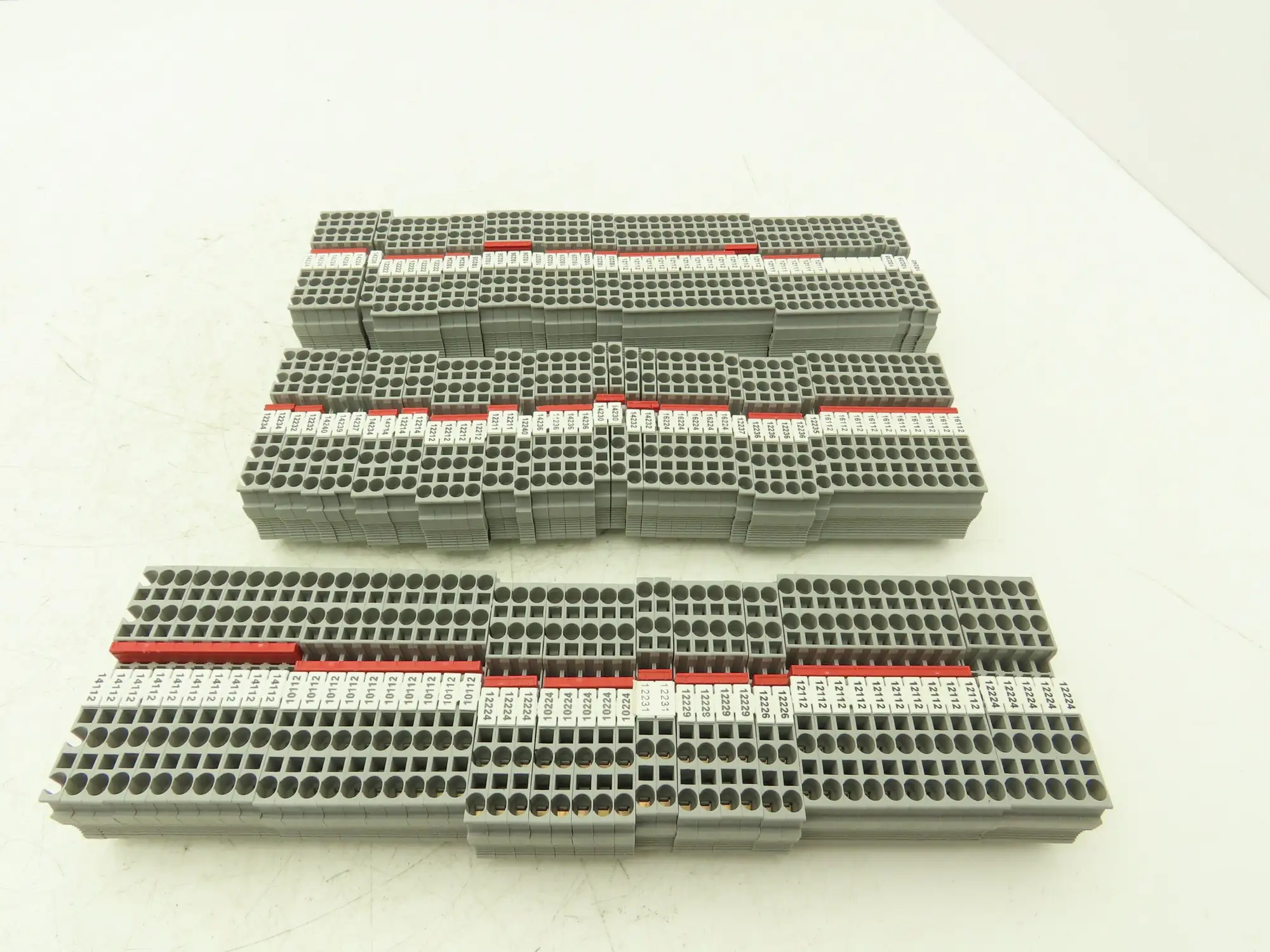 Eaton PT 2.5-4 Feed-Through Terminal Block Gray 4 Wire 600V 2.5mm² Lot of 148