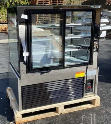 171-0074 48” Square Self Contained Full Service Bakery Display Cooler