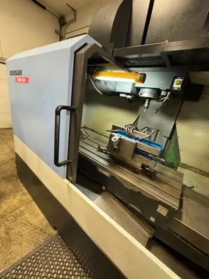 Used 2009 DOOSAN DNM 500 Vertical Machining Centers Illinois US | Aucto #1424245