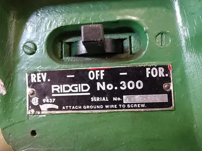 RIDGID 300 & 925 PORTABLE PIPE GROOVER WITH TOOL BOX BENCH: STOCK #13035