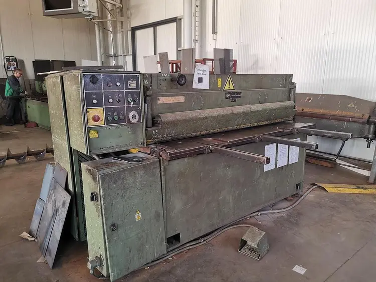 Used 1995 LIPTOVSKÉ STROJÁRNE NTC 2000/4 Power Squaring Shears (Inch) CZ | Amaron s.r.o. #1056840