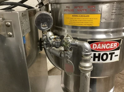 152-0329 Groen TDB-20 20 Quart Electric Tilting Kettle