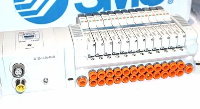 NEW SMC EX250-SEN1 CONTROLLER W/ VQC1A01N-51 PLUG VALVES, EX250SEN1, VQC1A01N51