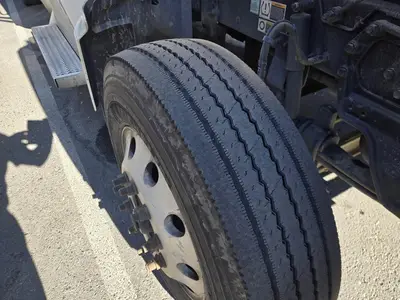 USED 2022 PETERBILT 567