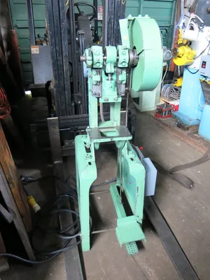 USED BENCHMASTER 152 PUNCH PRESS