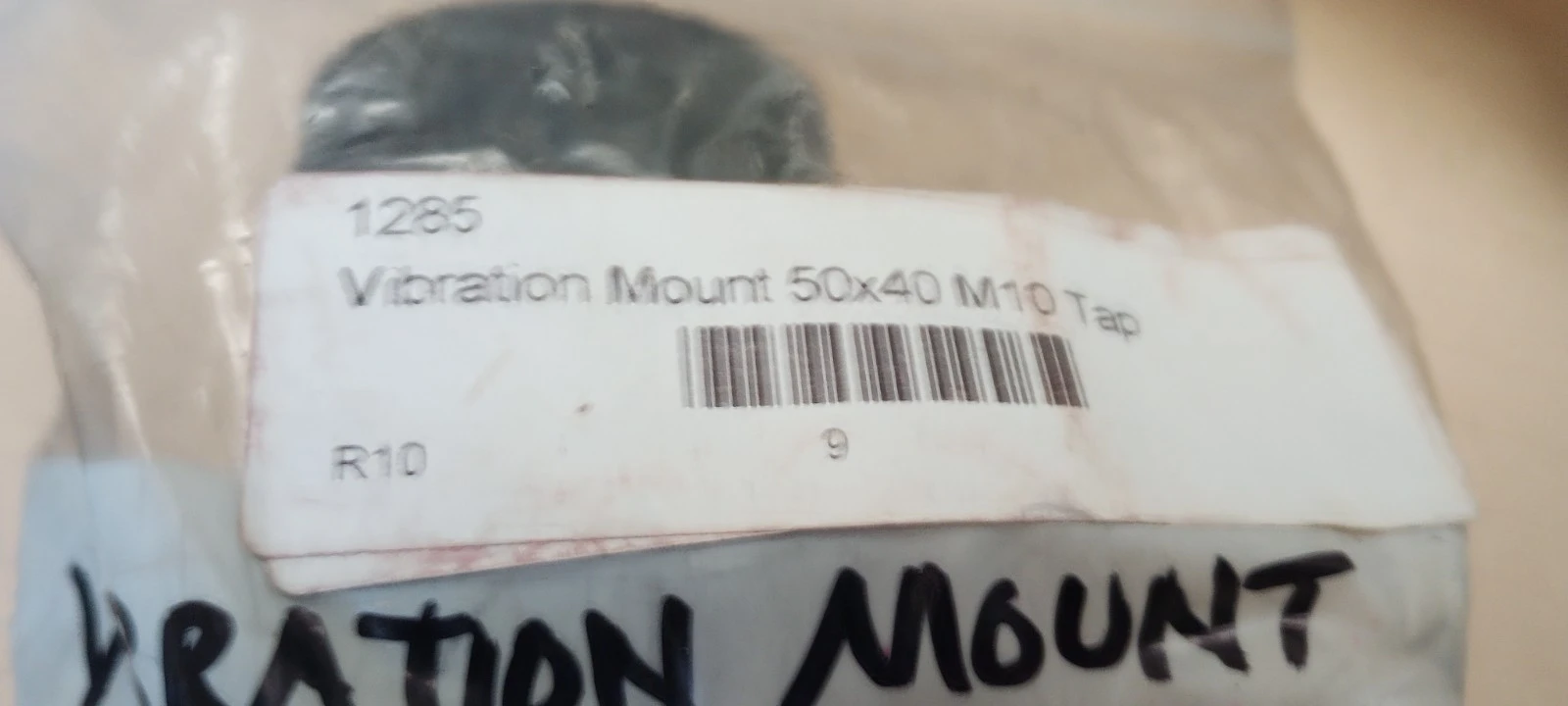 LOT OF 4 VIBRATION MOUNT B- TYPE B- HARDNESS  50X40 M10  TAP 0228B10J040