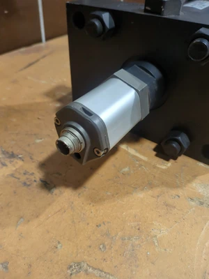 New | in-Stock Parker 04.00 JJHH2HXKTS33A 5.000 Cylinders Indiana US | J&J Industrial Supply #1259679