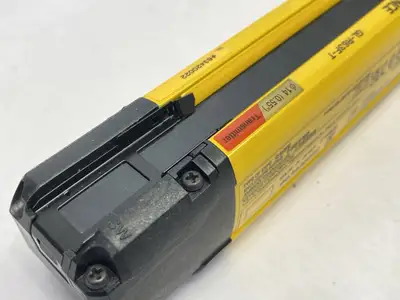 Used KEYENCE Safety Light Curtain Main Unit Finger-Protection Type 63 Axes Light Curtains & Grids Michigan US | Maverick Industrial Sales #1392501