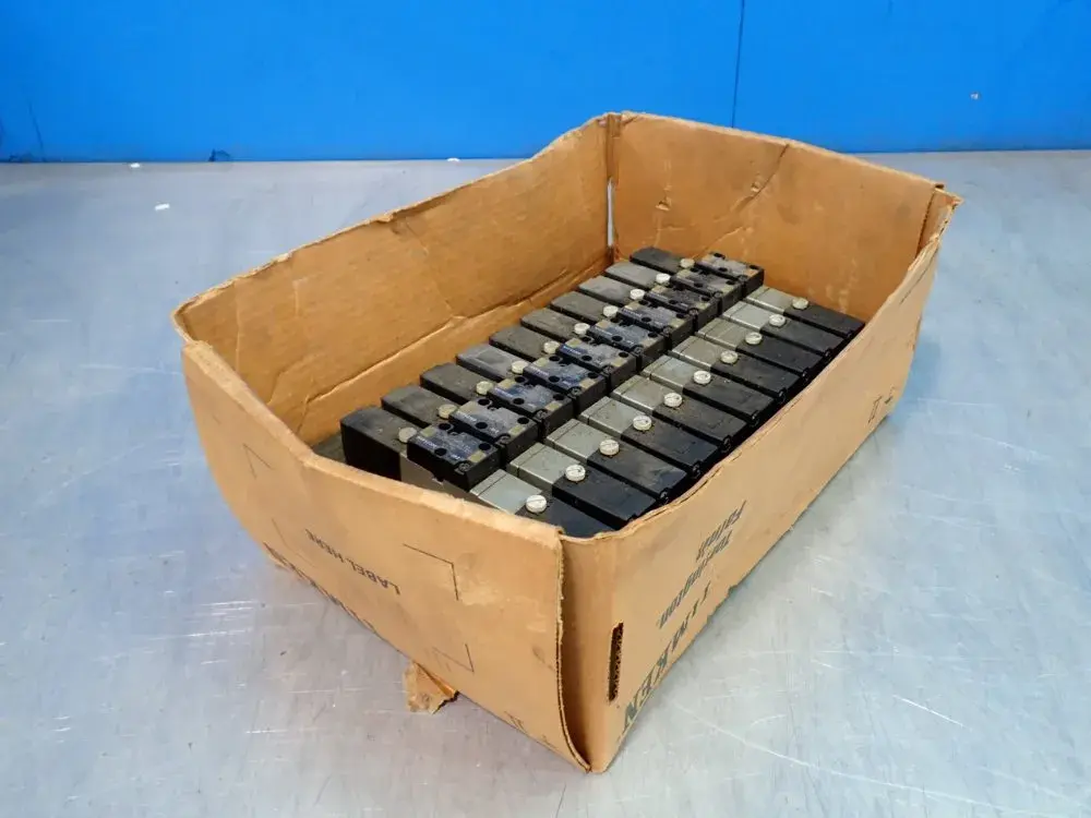 10 Station Manifold With Nvfs2300 Pnuematic Solenoid Valves
