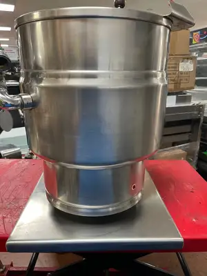 Used Groen Used Groen TDB/7-20 5 Gallon Electric Table Top Tilting Self-Contained Kettle - 240V 3Ph Cooking Kettles Illinois US | Falcon Restaurant Supply #1375880