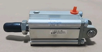 NEW SMC CDQ2D32-45DMZ-M9BL