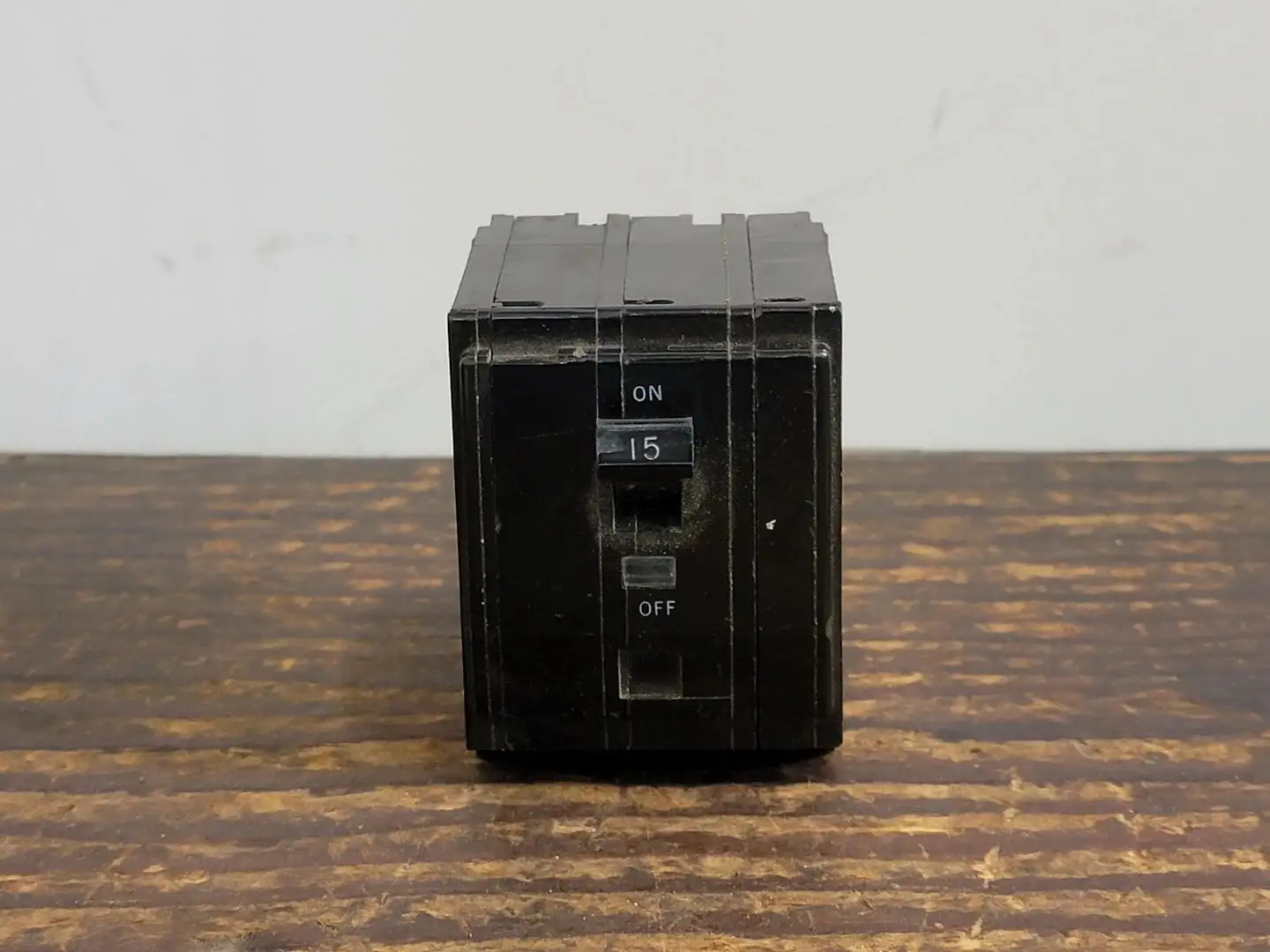 NEW SQUARE D QO315