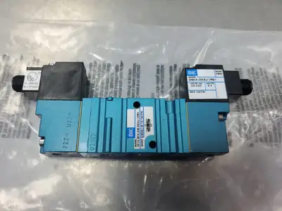 MAC 451A-B0A-DM-DDAJ-1RE= Solenoid Valve w/2 DM3A-DDAJ-1RE= Module. 6A-12