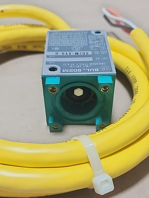 NEW Allen-Bradley 802M-XY8
