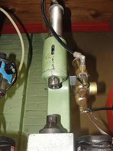 7177-220 Pneumatic Air Bench Press