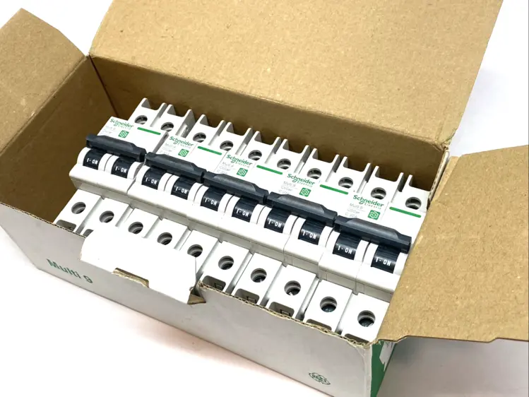 Used SCHNEIDER ELECTRIC MULTI 9 30A C-CURVE MINIATURE BREAKER BOX OF 5 Circuit Breakers Michigan US | Maverick Industrial Sales #1091337