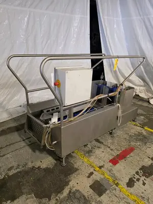 Used 2017 XUCLA 122250/41/17 Boot Washing Systems Illinois US | M&M Equipment Corp. #1503852