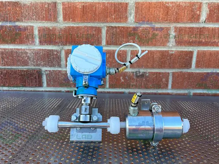 Used ENDRESS + HAUSER PMC631 PRESSURE TRANSMITTER W/ AMERSHAM CONDUCTIVITY SENSOR Sensors California US | Equipment Lab #485497