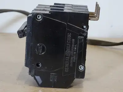 15 Amp, 3 Pole, 240 volts Circuit Breaker