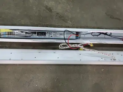NEW DAY-BRITE FSS470L840-UNV