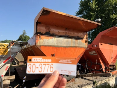 Used STAINLESS STEEL V-BOX SALTER WITH LIVE BOTTOM. _UNKNOWN_ Dry Spreaders Michigan US | Miedema Asset Management Group #1320838