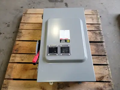 NEW SQUARE D CHU364AWK