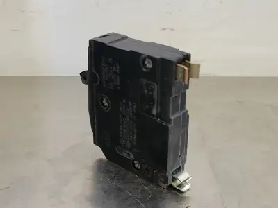 NEW SQUARE D QO120
