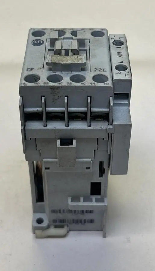 USED ALLEN-BRADLEY 700-CF220Z*