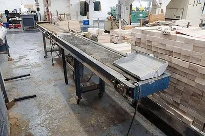 USED L&L CONVEYORIZED GLUE-SPREADER