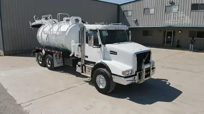 Used 2019 VOLVO VHD64B200 Vacuum Truck Texas US | Roll Off Truck World #1492017