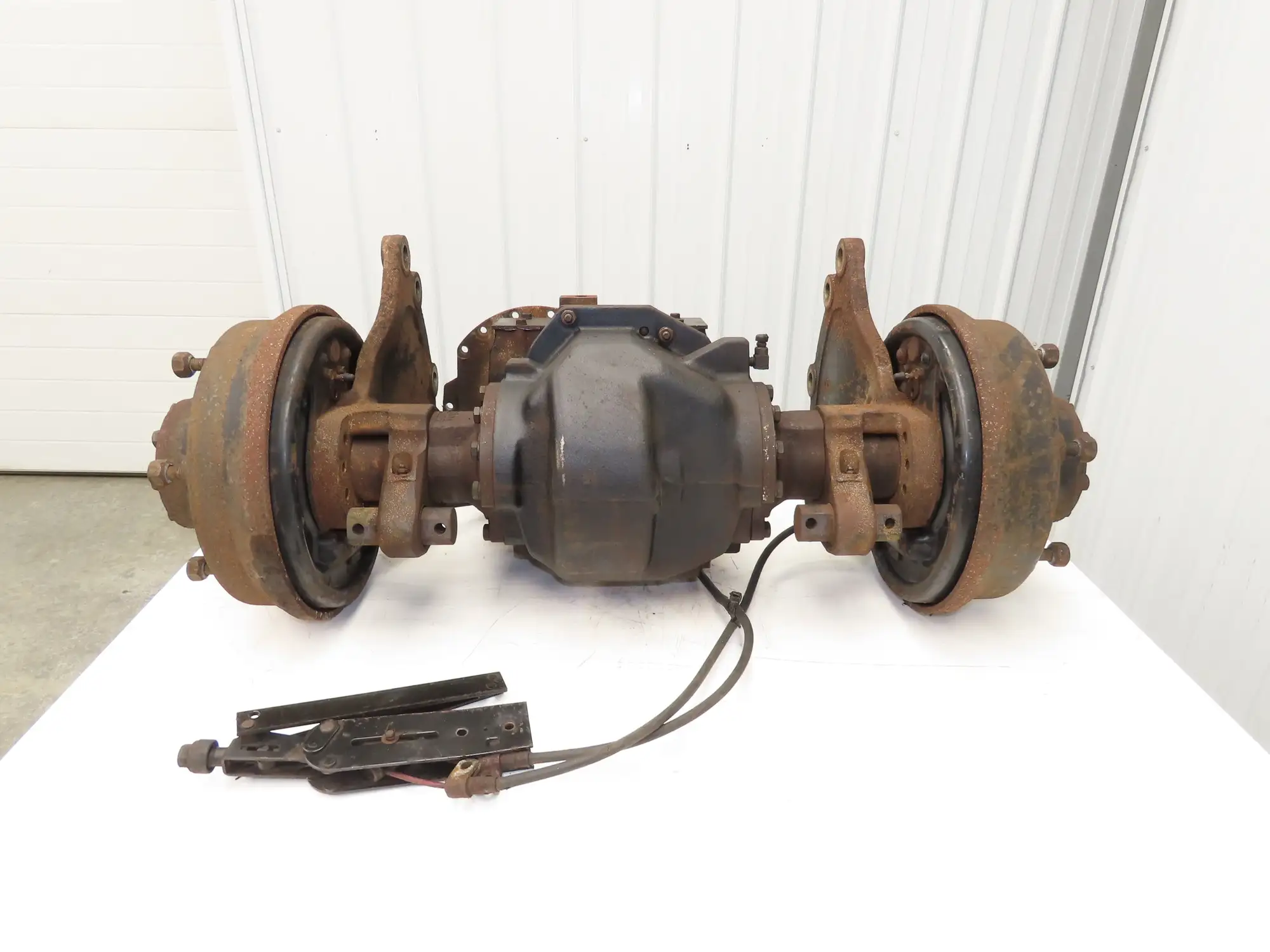 Hyster E60Z-33 Forklift Front Dual Wheel Drive Axle Assembly 6-Lug & Park Brake