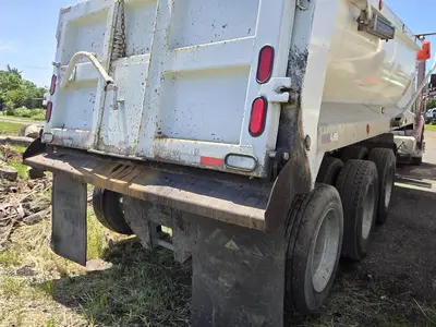 USED 2015 PETERBILT 579