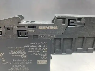 USED Siemens 6ES7132-4BD02-0AA0 Digital Output w/TM-E15C26-A1 Base