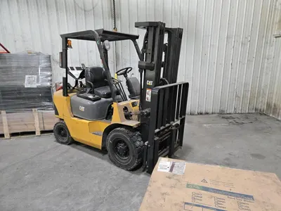 Caterpillar FG25K LPG Double Stage Forklift w/ Side Shift; Blown Engine (LOCATION: Batavia, OH)