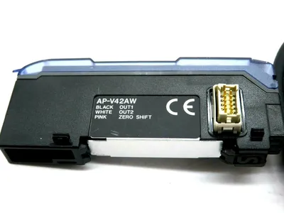 NEW KEYENCE AP-V42AW AMPLIFER UNIT APV42AW