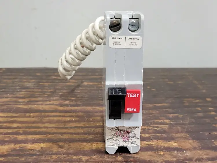 Used FEDERAL PIONEER NBGF215 Switchgears British Columbia CA | Lenmark #242217