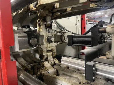 USED 2002 MILACRON M T 310-22
