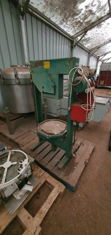 Used _UNKNOWN_ _UNKNOWN_ Vegetable Cutters | Rigal Bennett #1050709