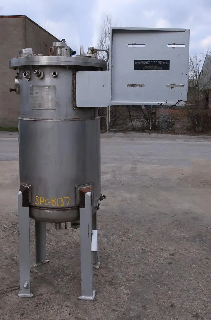 SPC8137  Reactor 250 liter capacity New Brunswick Scientific Co. bioreactor 40 psi internal, 35 psi jacket, top center agitator, Stainless Steel