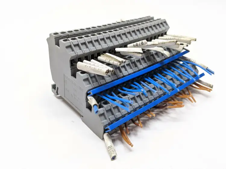 Used WOERTZ _UNKNOWN_ Terminal Blocks | Maverick Industrial Sales #1106547