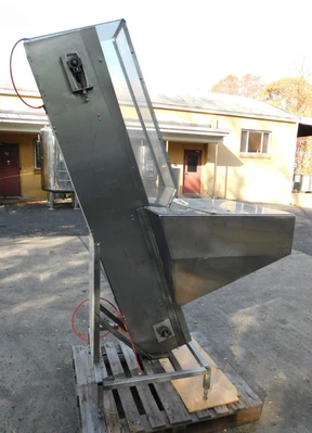 USED SS INCLINED CONVEYOR 10" WIDE
