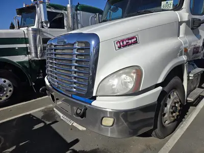 USED 2016 FREIGHTLINER CASCADIA 125